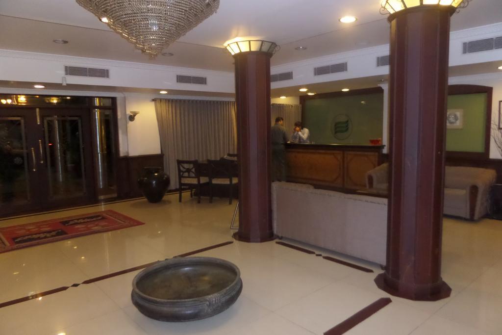 Hotel Elegance Kāladi Exterior foto